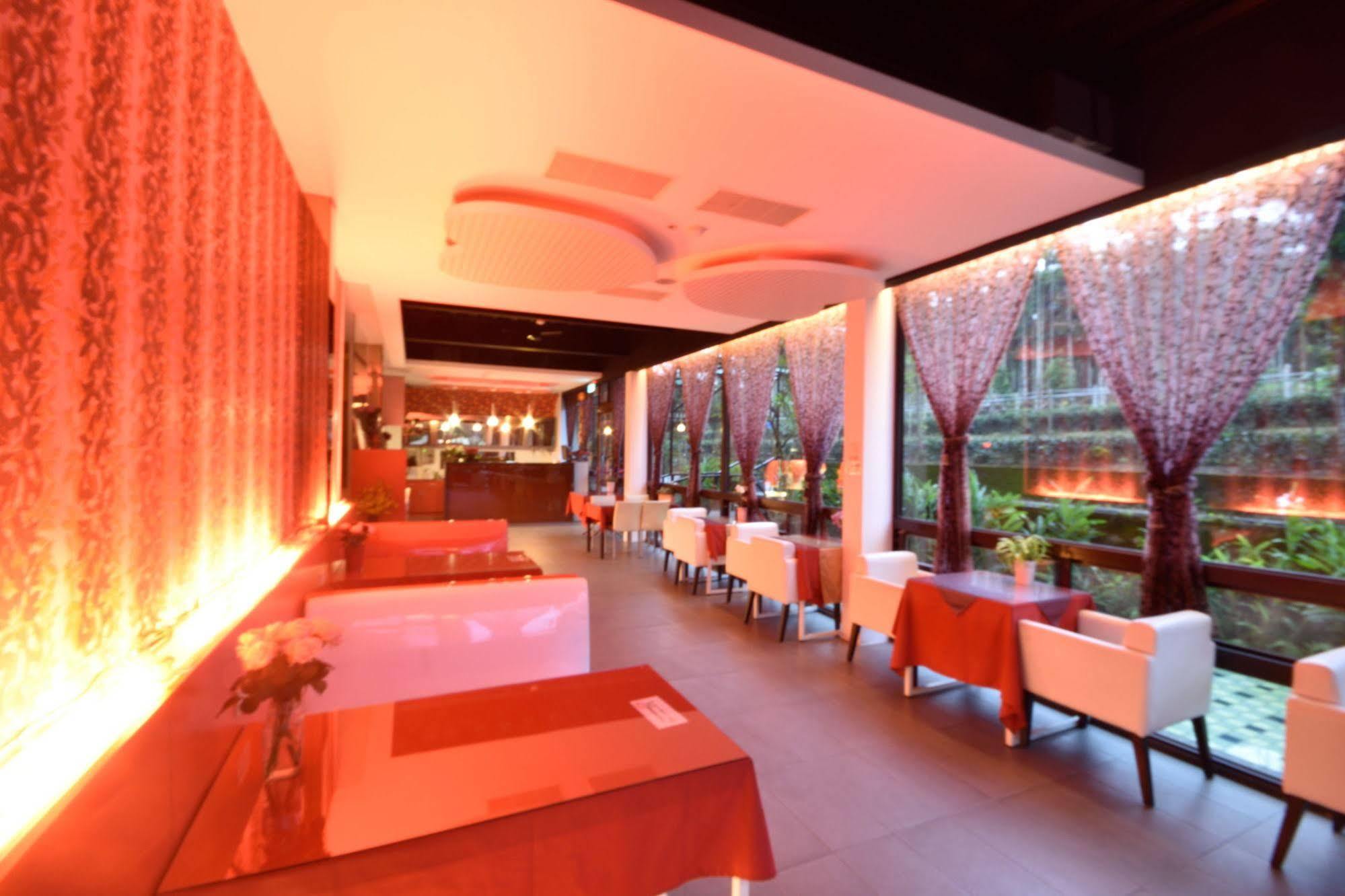 Full House Bed And Breakfast Nantou Esterno foto